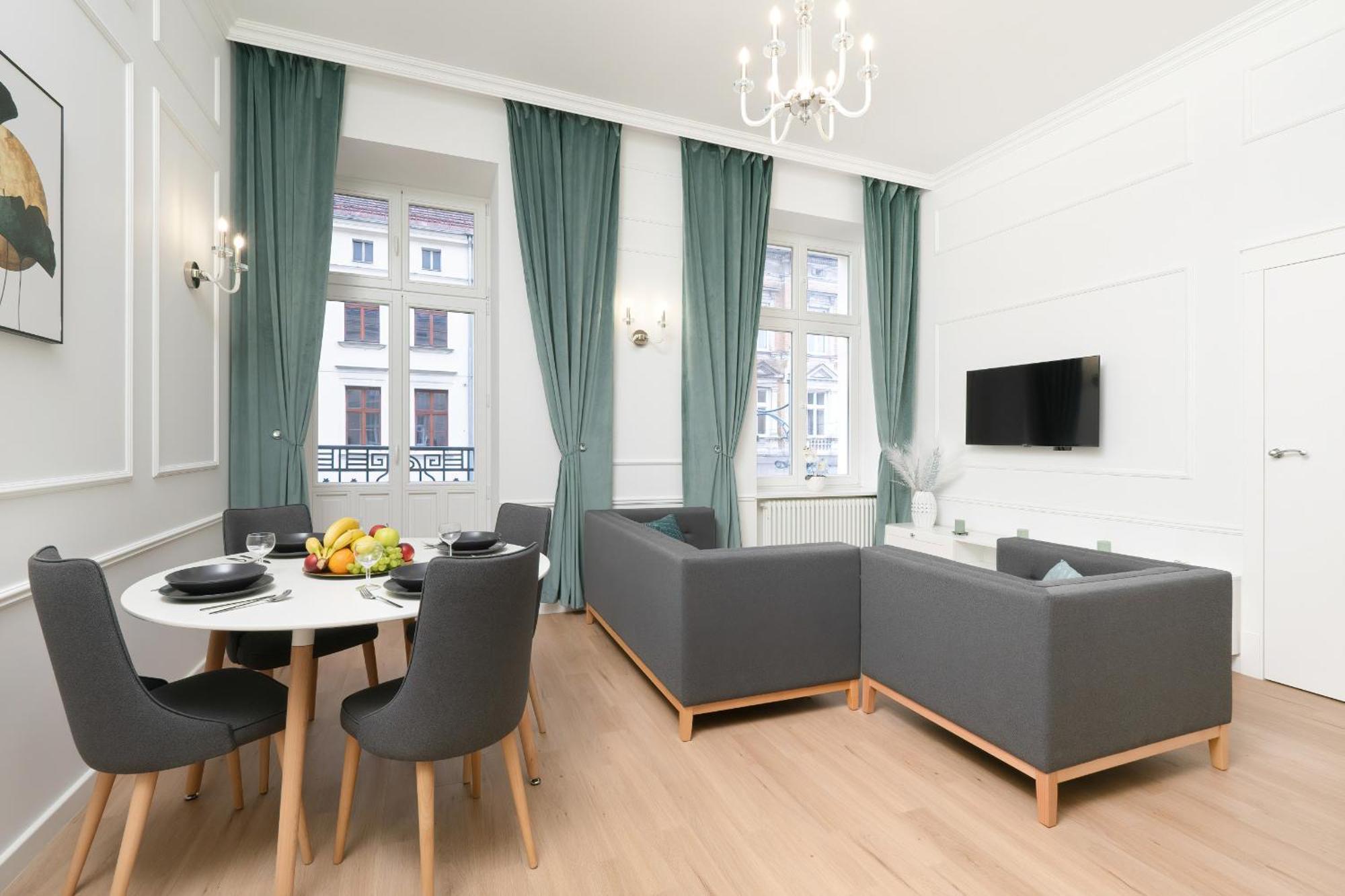 Sage Piotrkowska In By Renters *