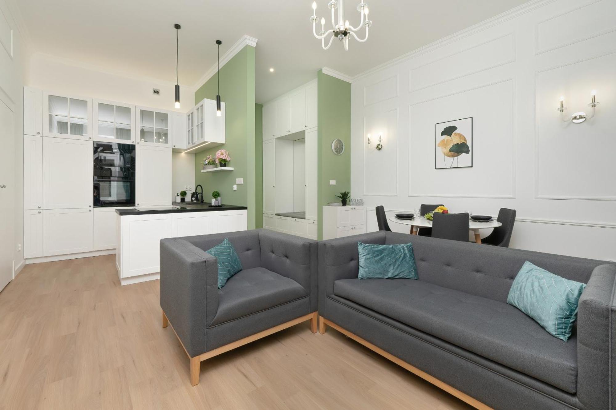 Sage Piotrkowska In By Renters *